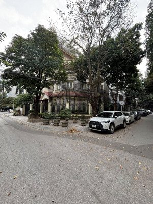 bán căn lô góc biệt thự khu đtm cầu giấy, dịch vọng hậu, dt 250 m² * 4t. giá 127 tỷ