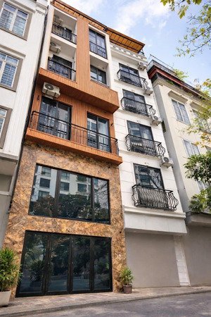 giảm sốc 2 tỷ chdv mặt phố thanh xuân đối diện royal city 7 tầng thang máy 18 phòng ,86m,ô tô