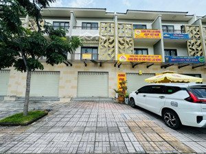 cần bán gấp căn shophouse mặt tiền dân chủ vsip2a - hoàn thiện cơ bản