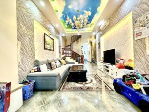 đối diện royal! bán nhà vương thừa vũ, ô tô, 2 thoáng, sổ vuông, 30m ra phố, 42m2*4t*4.5m mặt tiền