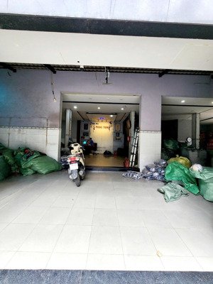 bán gấp nhà 3 tầng, ngang 18m ngay gò xoài