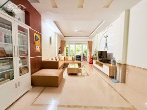 ngay khu vip đào duy anh phú nhuận, nhà gần 80m2 rất mới đẹp, 4 tầng 5pn, xe hơi đổ cổng