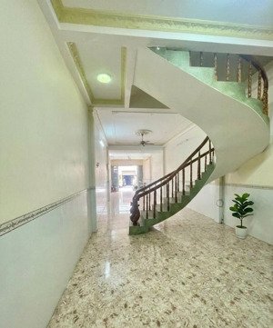 mặt tiền ba đình 124.2m2 (4x31m) 3 tầng + st chỉ 11.9 tỷ chánh hưng q8