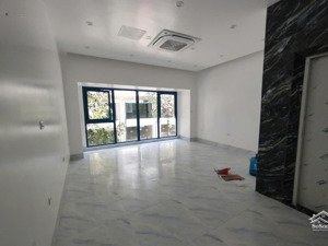 cho thuê shophouse galaxy 4 vạn phúc. dt 100m2 x 6 tầng, mt 6m. giá 40tr thông sang thang máy