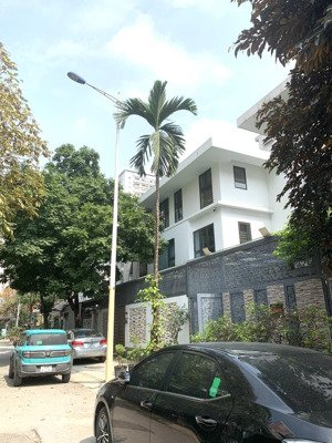 cơ hội vàng sở hữu biệt thự văn khê - 170m2 x 3.5 tầng thang máy, giá cực tốt, full nội thất đẹp.