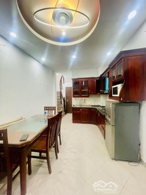 nhà đẹp gần phố oto tránh, thoáng sáng full nt, dân xây kcbt, giá tốt. dt 27m2 6t mt 3m giá 7,2 tỷ