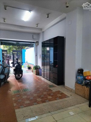 cần cho thuê biệt thự 8x20, 3 lầu kdc him lam 6a, giá 40tr ms viem 