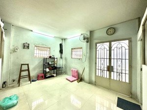 cho thuê nhà hẻm 2m (xm) sư vạn hạnh, p. 10, q. 10, 8 triệu