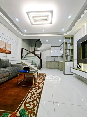 chỉ hơn 7 tỷ có nhà liễu giai, ngõ thông ba gác chạy, tặng full nt, sổ cc, k quy hoạch, 42m2*5t