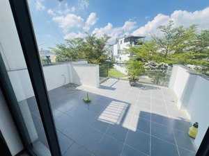 bán nhà gói 3 cạnh công viên đường 18m giá 10tỷ9