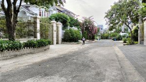 còn duy nhất 1 nền đất villa biệt phủ 18 căn , p,hbc, tp. thủ đức; dt; 15 x27 cn 400m2, giá 33 tỷ