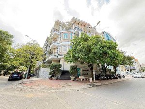 biệt thự 3 tầng góc kdc him lam- không kén khách thuê