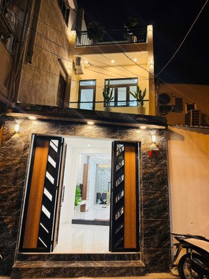 4x16m 2 lầu nhà mới đường 6m cách mặt tiền đúng 1 căn nhà. chỉ 9.9 tỷ tl