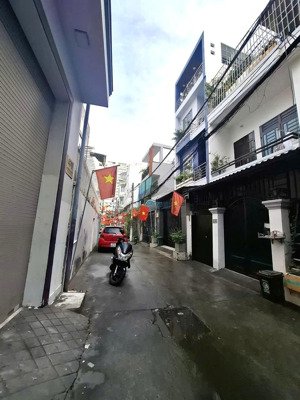 bán nhà 4 tầng, 2 ôtô đỗ cửa, nở hậu. dòng tiền 20tr/tháng gần lotte chỉ 5.3 tỷ