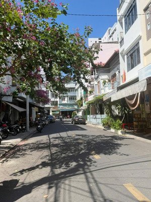 bán nhà mặt tiền đường trần quốc toản, phường nha trang. 3 tầng, 115.6m2, ngang hơn 6m, 100tr/m2
