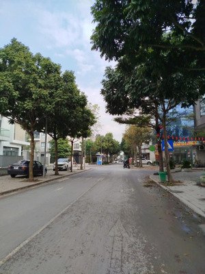 bán đất dịch vụ yên nghĩa - lô áp góc - vỉa hè rộng - kinh doanh - gần công viên âm nhạc - hơn 11tỷ