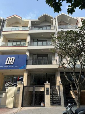 nhà chính chủ cho thuê giá (60 triệu/tháng) nhà 1 hầm 4 lầu vị chí kinh doanh mọi ngành nghề