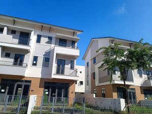 bán nhà phố liền kề 170m2 góc đầu lock trong kđt centa riverside giá cđt