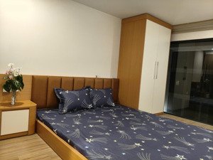 thuê ở ngay căn hộ 3 phòng ngủ đầy đủ công năng full đồ vào ở luôn. ưu đãi nếu kí hợp đồng lâu dài.