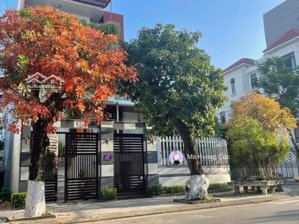 biệt thự sơn trà - cách biển đà nẵng chỉ 900m. dt 236m2, ngang 13m. giá bán cc 43 tỷ. lh hoàng cúc