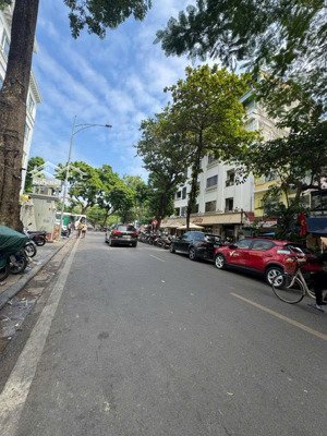 mp hàng cót. hoàn kiếm diện tích 55m nhà 5 tầng mặt tiền 7m sổ vuông vỉa hè 6m chỉ 53 tỷ.