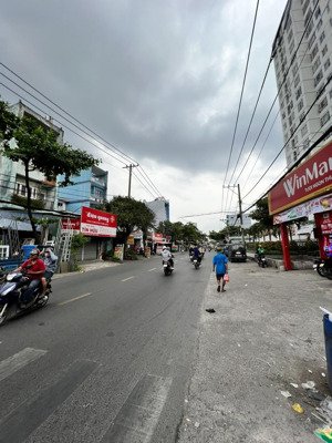 bán nhà mtkd bình long (ngay thạch lam ) kế bên chung cư - dt: 11x45m - cấp 4 - giá: 54 tỷ tl