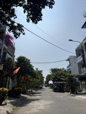 mt nguyễn thế kỷ - sát sông hàn. mặt tiền sạch sẽ. dt 95m2, ngang 5m. hướng đông bắc. cclv