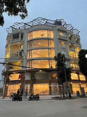 17.6 tỷ nhà bát khối 6 tầng thang máy - kinh doanh đỉnh cao - full đồ