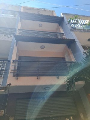 nhinh 9 tỷ nhà dt 4,1x 18 nhà đúc 4 lầu sát chợ phường 20 kiên cố thiết kế tối ưu trệt + 3 lầu