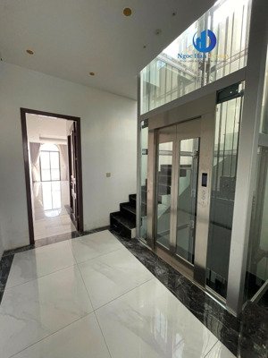 cho thuê cặp shophouse 2 mặt tiền trước-sau, dt 120m2 x 5 tầng, hoàn thiện đẹp, tm, view công viên