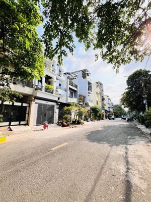 mặt tiền nội bộ khu họ lê_p.phú thạnh_tân phú, cấp 4_dt: 3.9x19.7m, không lỗi, tiện xây, giá 8.9 tỷ