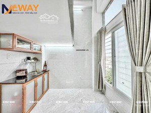 phòng có gác - cửa sổ trời thoáng - phơi đồ riêng - thang máy - mới xây ngay sân bay