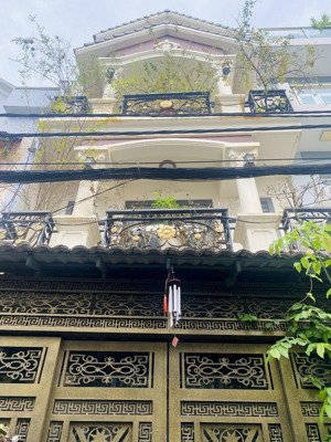 nhà vừa cao vừa đẹp vừa sang sau lưng phú mỹ hưng quận 7 4 tầng 4pn 7 tỷ hơn