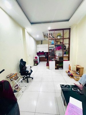 bán nhà phố doãn kế thiện- cầu giấy dt 30m, 5 tầng, mt 3,7m ô tô 4 chỗ đỗ cửa