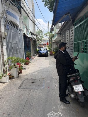 hẻm xe hơi thông tân hoá sát đầm sen gần 40m2 2 tầng nhà còn đẹp chỉ hơn 5 đồng.