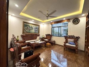 bán nhà khu hoàng cầu, đống đa, kinh doanh sầm uất, mặt tiền khủng 6.5m, oto tránh, 94m2, 32.5 tỷ.