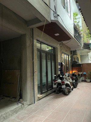 bán toà ccmn dòng tiền vip gần vinhome giảng võ, 6 tầng thang máy, mới cứng, dòng tiền tốt.