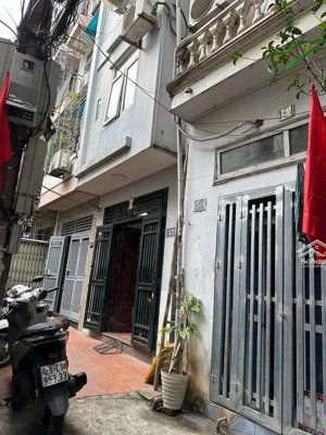 bán nhà đường láng- trung tâm q.đống đa- 4 tầng dân xây chắc chắn- ngõ rộng thoáng- 36m2- 8.5 tỷ