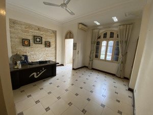 cho thuê nhà phố trung kính 60m2*5t phân lô vỉa hè ô tô tránh kinh doanh sầm uất- giá cực mềm