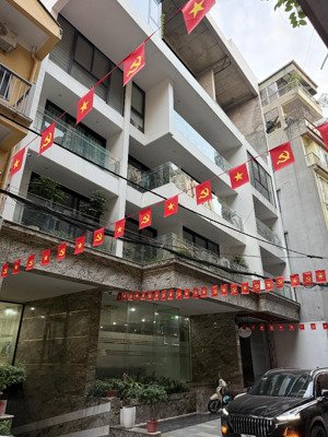 chủ ngập bank cần bán gấp giá hợp lý, toà nhà vp tây hồ; dt 288m2, 8 tầng, mặt tiền 16m, giá 152 tỷ