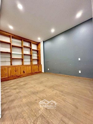 bán nhà riêng 1 trục thẳng hẻm xe hơi đường lê đức thọ, p.16,q. gò vấp, dt 151m2, 2 lầu