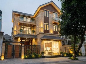 bán nhà mặt phố tại ngõ 31, đặng vũ hỷ, hơn 100m2, giá thỏa thuận 3x tỷ