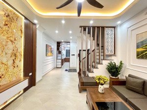 bán nhà - trung tâm cầu giấy - ô tô vào nhà - nhà lô góc 3 mặt ngõ thoáng sáng-gần cách trường đh