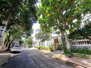 cho thuê căn biệt thự đẹp tại khu đại an - đường trần quang diệu - s=245m2 =3 tầng =4 pn - 25 tr/th