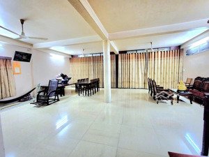 cho biệt thự 12x20m một trệt một lầu đường kinh dương vương có sẵn nội thất