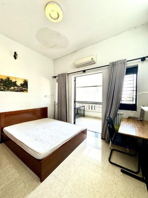 cho thuê phòng trọ studio - tách bếp - ban công lớn - ngay công viên lê văn tám - hồ con rùa