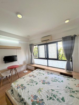 căn hộ dịch vụ, ngay tòa nhà viettel, vòng xoay dân chủ, cmt8, q10, trước nhà có công viên, đỗ ô tô