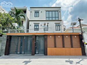 Duy nhất siêu phẩm góc 2MT Trần Não, An Khánh, Quận 2. DT: 12,44x54m. CN gần 610m2. Giá 340 tỷ TL