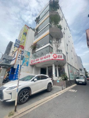 cần bán tòa nhà mặt tiền đào duy anh - quận phú nhuận, ngang 9m, dài 29, đặt biệt 3 mặt tiền