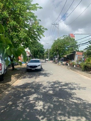 bán lô đất mặt tiền đường số 26 p.cát lái quận 2 ( 2 oto tránh nhau lg đường 12m )